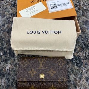 Authentic Brand new Louis Vuitton 6 Key Holder